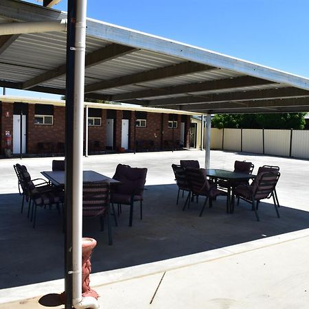 Riviana Motel Deniliquin Ngoại thất bức ảnh