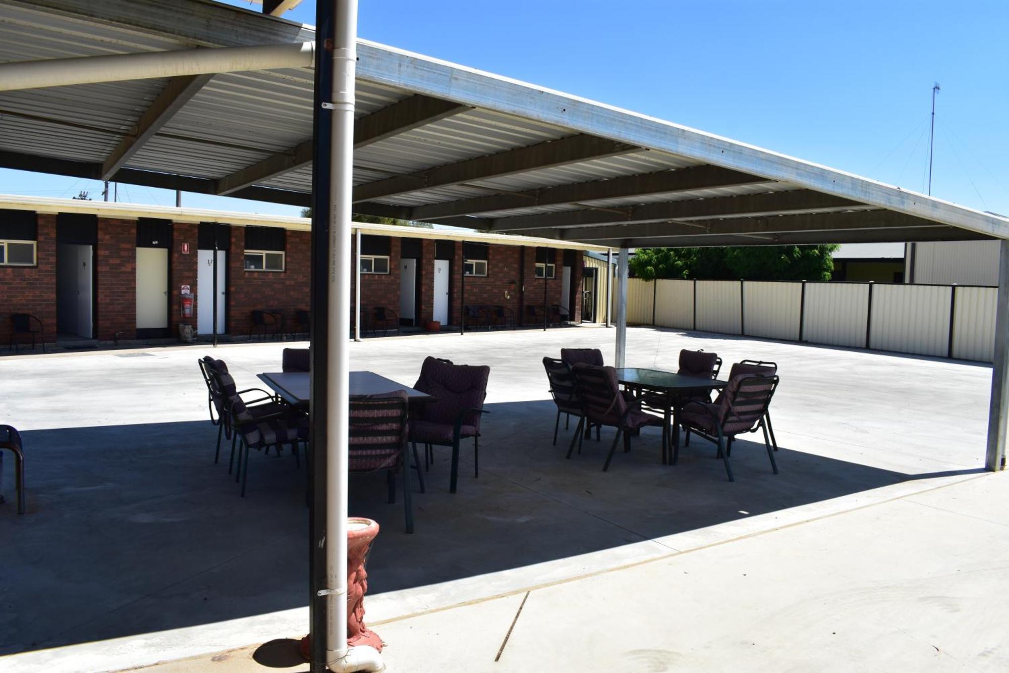 Riviana Motel Deniliquin Ngoại thất bức ảnh