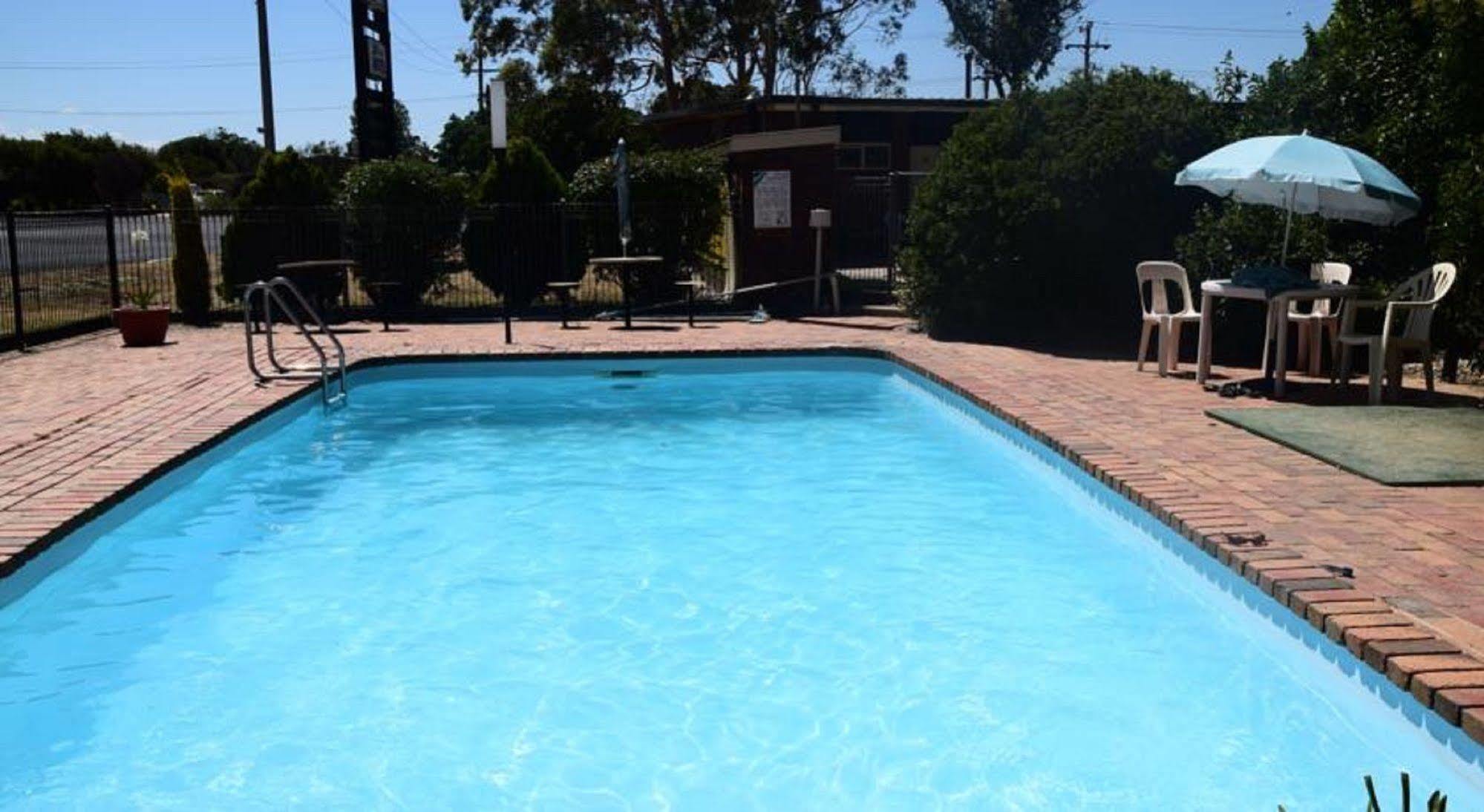 Riviana Motel Deniliquin Ngoại thất bức ảnh