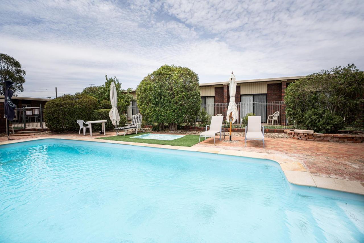 Riviana Motel Deniliquin Ngoại thất bức ảnh